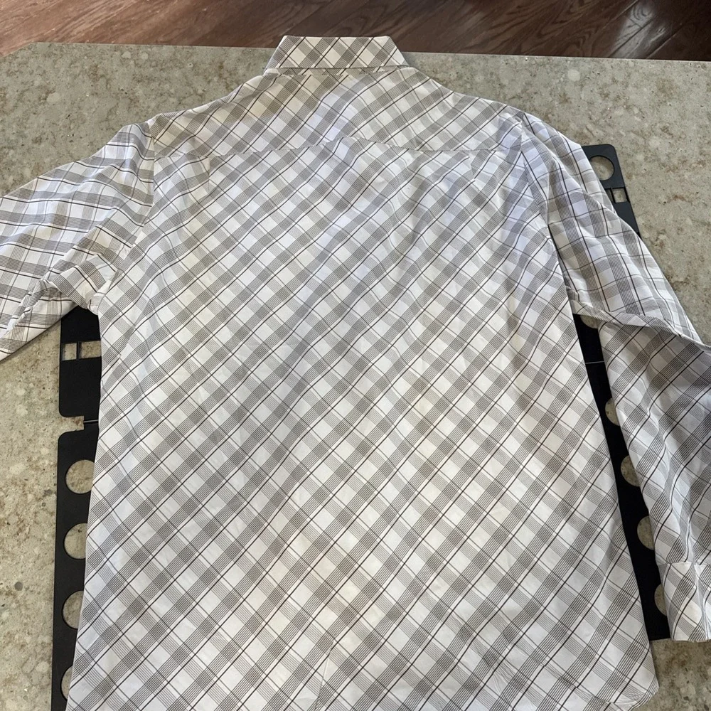 Banana Republic Men's Button‎ Down Shirt 16-16 1/2 Large.